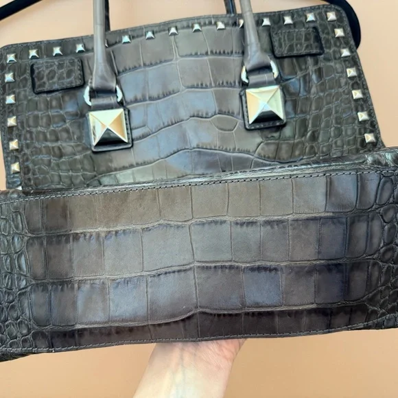 Michael Kors Vintage Croc Embossed Hilton Tote - Picture 3 of 16